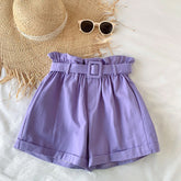 Lässige elastische Sommershorts mit Gürtel